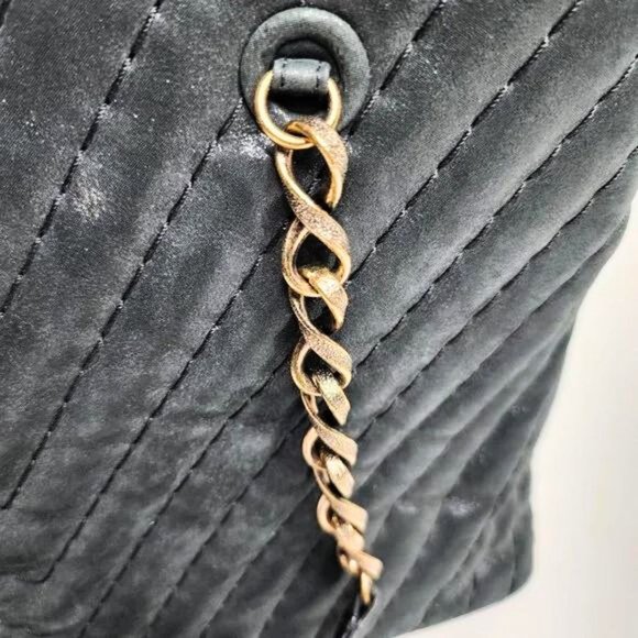 CHANEL Surpique CC Charm Tote Chevron Iridescent Calfskin Large Shoulder Bag - Picture 5 of 13